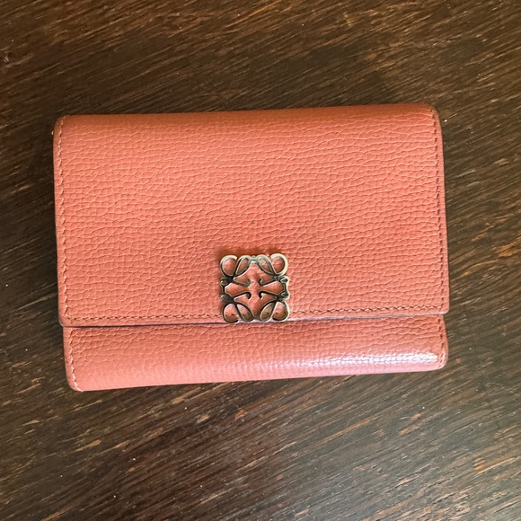 Loewe Coral Pink Leather Compact Bifold Wallet with Anagram Clip EUC - Picture 2 of 9